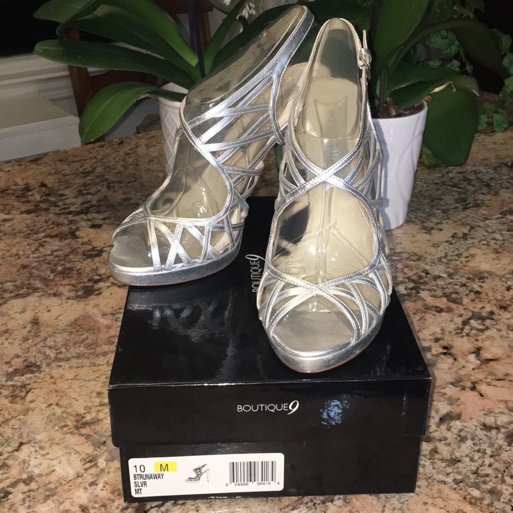 Boutique Runaway Silver Leather High Heel Shoes